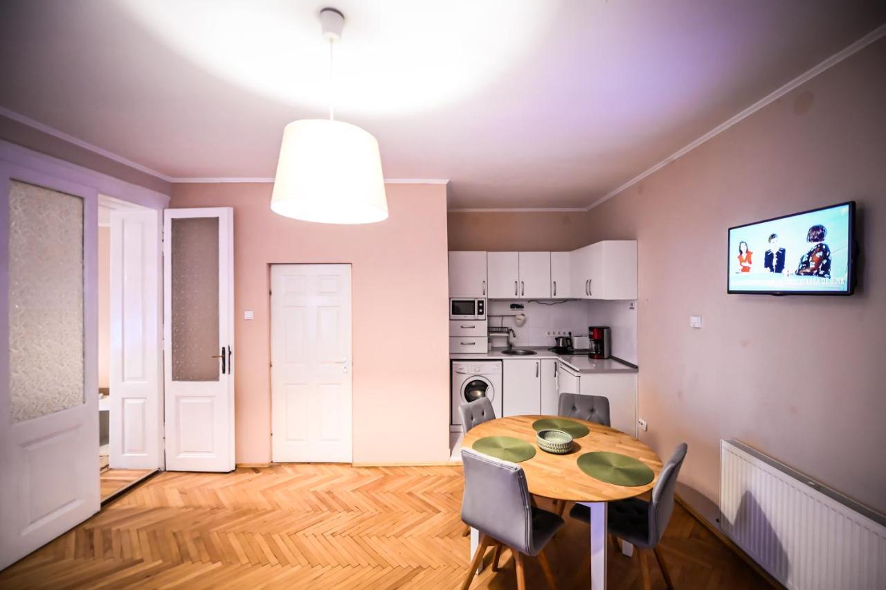 Jules' Sunny, Spacious And Central Apartment Сібіу Екстер'єр фото