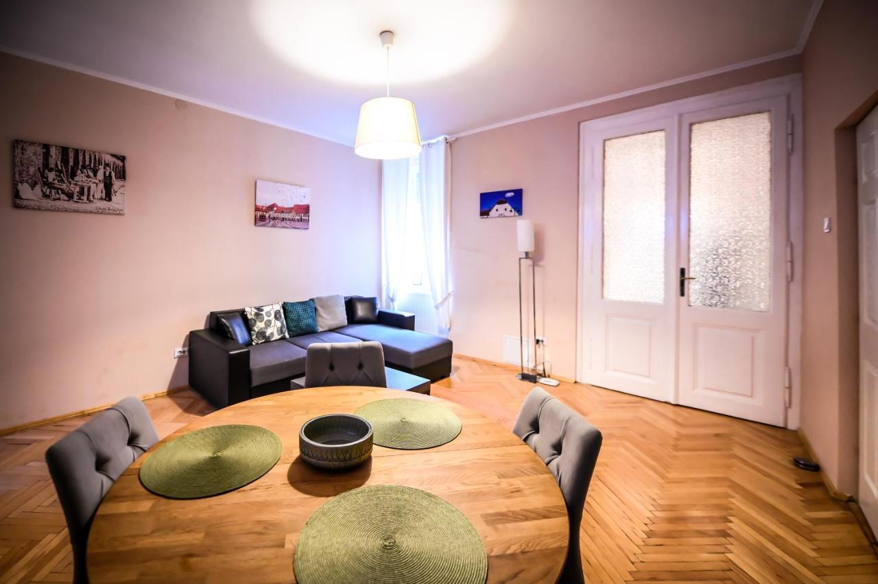 Jules' Sunny, Spacious And Central Apartment Сібіу Екстер'єр фото